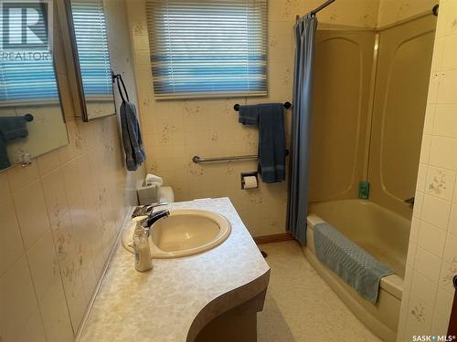 1623 Macpherson Avenue, Regina, SK - Indoor Photo Showing Bathroom