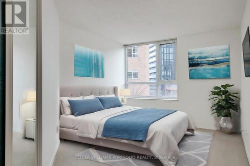 605 - 55 Wellesley Street E, Toronto, ON - Indoor Photo Showing Bedroom