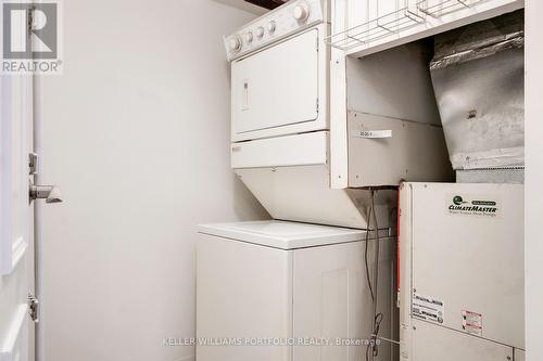 605 - 55 Wellesley Street E, Toronto, ON - Indoor Photo Showing Laundry Room