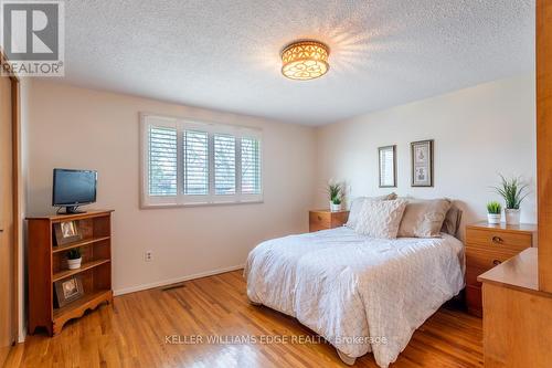 20 Bunker Hill Drive, Hamilton, ON - Indoor Photo Showing Bedroom