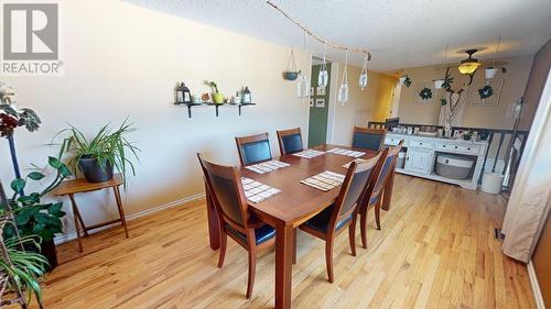 9212 Pollon Avenue, Hudsons Hope, BC - Indoor Photo Showing Dining Room