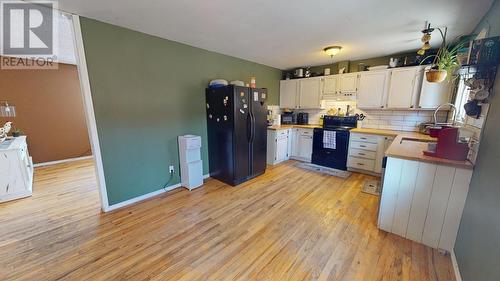 9212 Pollon Avenue, Hudsons Hope, BC - Indoor Photo Showing Kitchen