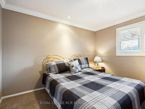 18-1030 Colborne St E, Brantford, ON - Indoor Photo Showing Bedroom