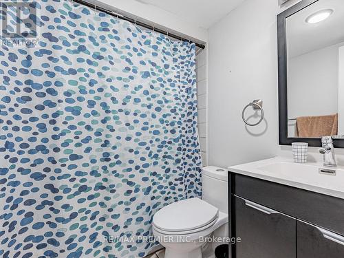 10 St Annes Rd, Toronto, ON - Indoor Photo Showing Bathroom