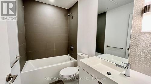 401 - 33 Helendale Avenue, Toronto, ON - Indoor Photo Showing Bathroom