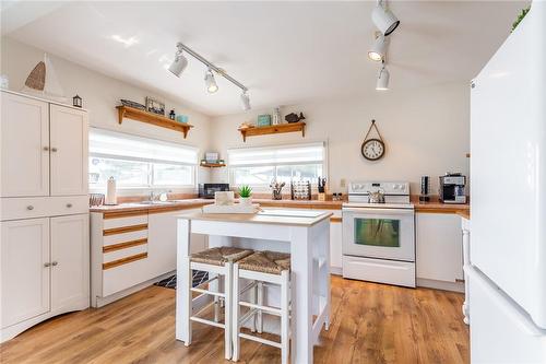793 Lakeshore Road, Selkirk, ON - Indoor Photo Showing Kitchen