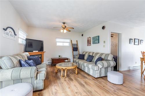 793 Lakeshore Road, Selkirk, ON - Indoor Photo Showing Living Room