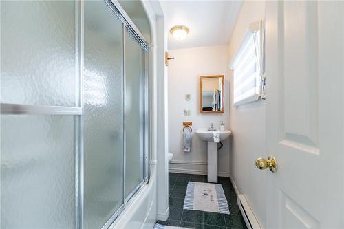 793 Lakeshore Road, Selkirk, ON - Indoor Photo Showing Bathroom