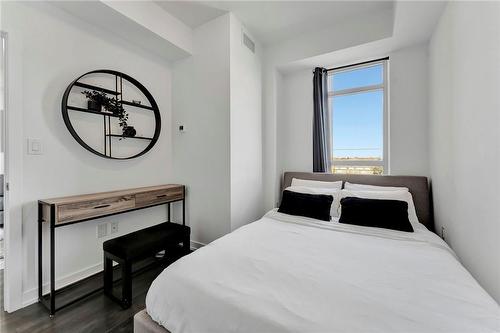 450 Dundas Street W|Unit #404, Waterdown, ON - Indoor Photo Showing Bedroom