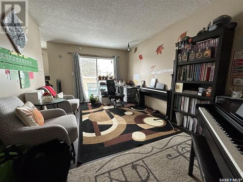 309 Angus Street, Regina, SK - Indoor Photo Showing Living Room
