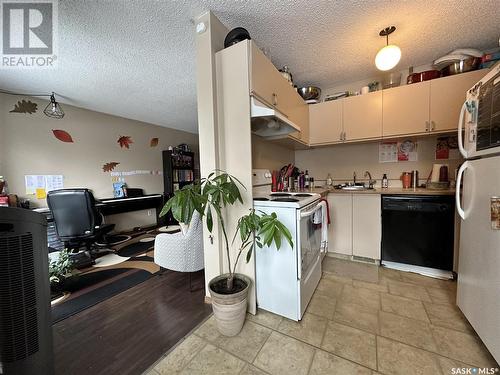 309 Angus Street, Regina, SK - Indoor Photo Showing Kitchen