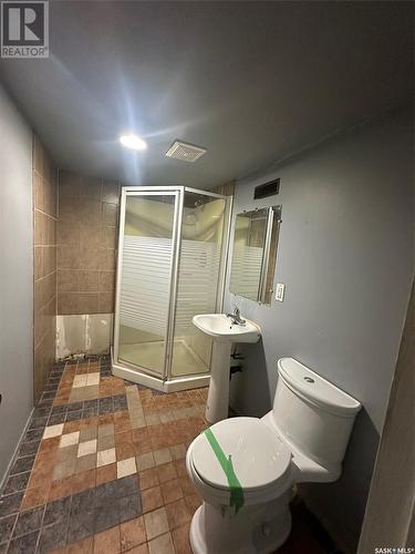 1715 St John Street, Regina, SK - Indoor Photo Showing Bathroom