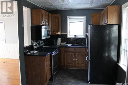 206 6Th Street W, Carlyle, SK - Indoor Photo Showing Kitchen