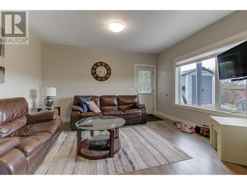 3471 Apple Way Boulevard, West Kelowna, BC - Indoor Photo Showing Living Room