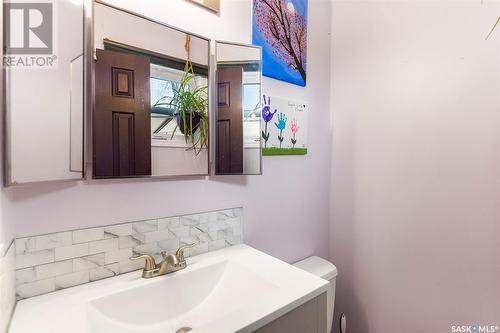 107 7Th Avenue W, Watrous, SK - Indoor Photo Showing Bathroom