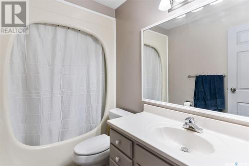107 7Th Avenue W, Watrous, SK - Indoor Photo Showing Bathroom