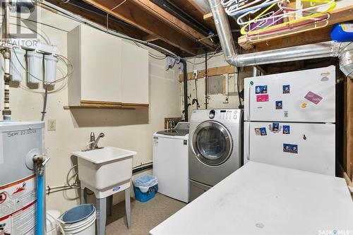 107 7Th Avenue W, Watrous, SK - Indoor Photo Showing Laundry Room