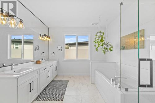 142 Summerhill Place, Kelowna, BC - Indoor Photo Showing Bathroom