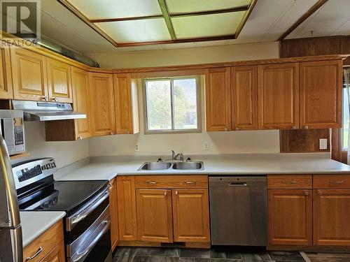 2142 Ritchie Drive, Cawston, BC - Indoor Photo Showing Kitchen With Double Sink