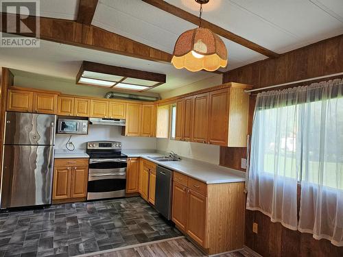 2142 Ritchie Drive, Cawston, BC - Indoor Photo Showing Kitchen With Double Sink