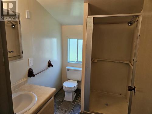 2142 Ritchie Drive, Cawston, BC - Indoor Photo Showing Bathroom