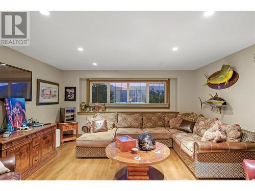 15966 Commonage Road, Lake Country, BC - Indoor Photo Showing Living Room