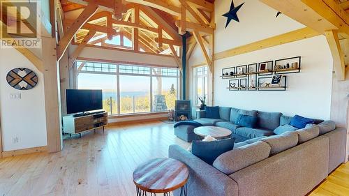 13113 Sunnyside Drive, Charlie Lake, BC - Indoor Photo Showing Living Room