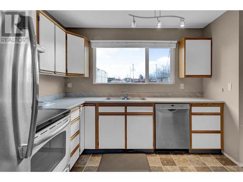 179 111 Tabor Boulevard, Prince George, BC - Indoor Photo Showing Kitchen With Double Sink