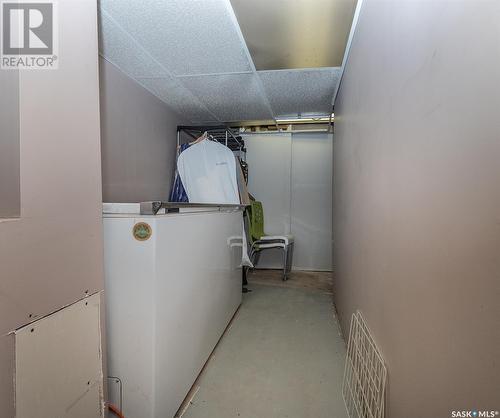 500 Duchess Street, Saskatoon, SK - Indoor Photo Showing Laundry Room