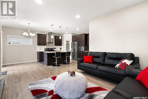 3795 Gee Crescent, Regina, SK - Indoor Photo Showing Living Room
