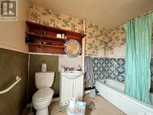 504 7Th Street E, Wynyard, SK - Indoor Photo Showing Bathroom
