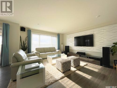 371 Hassard Close, Saskatoon, SK - Indoor Photo Showing Living Room