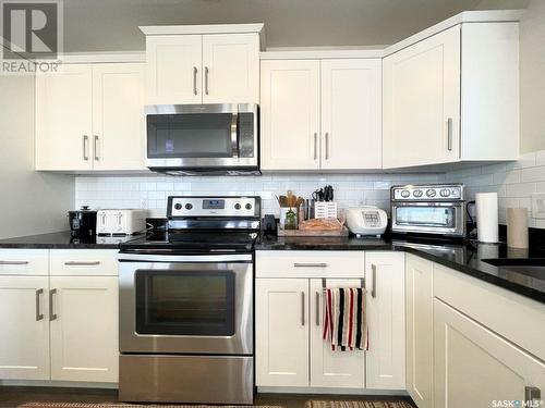 371 Hassard Close, Saskatoon, SK - Indoor Photo Showing Kitchen With Stainless Steel Kitchen With Upgraded Kitchen