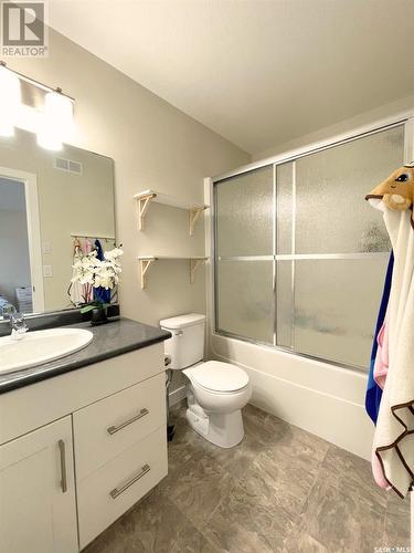 371 Hassard Close, Saskatoon, SK - Indoor Photo Showing Bathroom