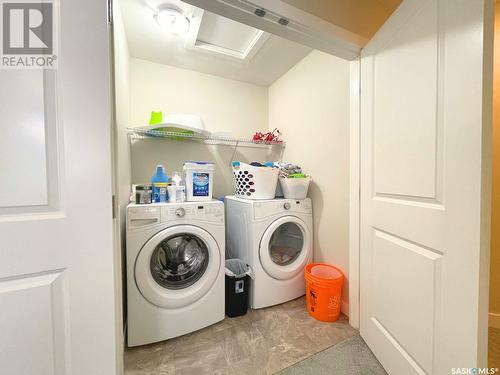 371 Hassard Close, Saskatoon, SK - Indoor Photo Showing Laundry Room