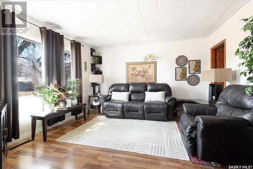 105 Edward Street, Balcarres, SK - Indoor Photo Showing Living Room