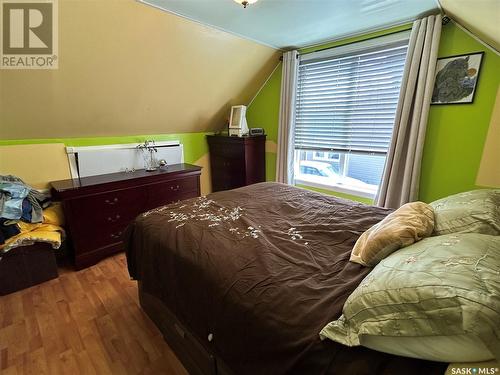 405 3Rd Street S, Weyburn, SK - Indoor Photo Showing Bedroom
