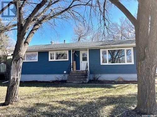 444 2Nd Street E, Shaunavon, SK - Outdoor With Exterior