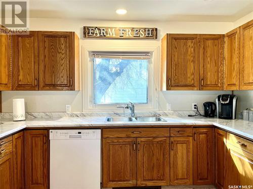 444 2Nd Street E, Shaunavon, SK - Indoor Photo Showing Kitchen With Double Sink