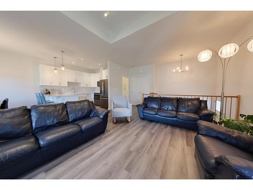 103 - 297 Kimbrook Crescent, Kimberley, BC - Indoor Photo Showing Living Room