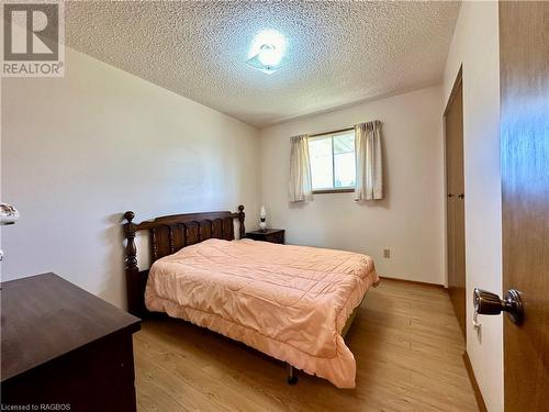 402 Queen Street, Kincardine, ON - Indoor Photo Showing Bedroom