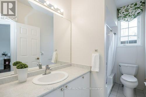 233 Silverbirch Blvd, Hamilton, ON - Indoor Photo Showing Bathroom