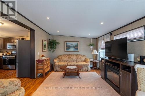 #130 -36501 Dashwood Rd, South Huron, ON - Indoor Photo Showing Living Room