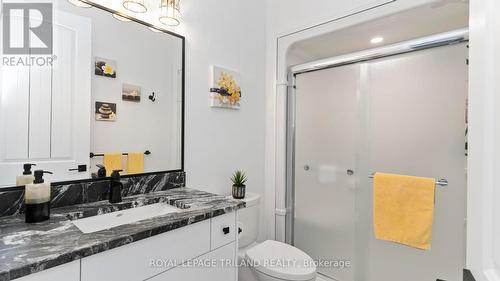 17 Edgeview Crescent, Middlesex Centre, ON - Indoor Photo Showing Bathroom