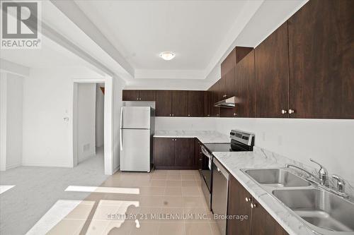 417 Van Dusen Ave, Southgate, ON - Indoor Photo Showing Kitchen With Double Sink