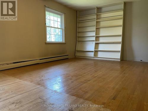 1527 Gloucester Road, London, ON - Indoor Photo Showing Other Room