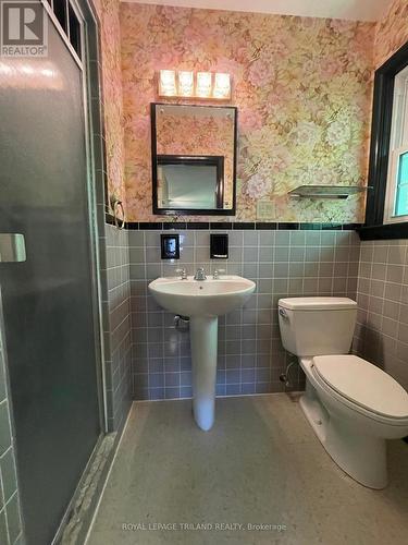 1527 Gloucester Road, London, ON - Indoor Photo Showing Bathroom