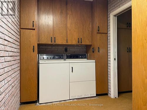 1527 Gloucester Rd, London, ON - Indoor Photo Showing Laundry Room