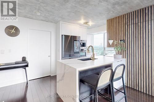 #728 -250 Manitoba St, Toronto, ON - Indoor Photo Showing Kitchen With Upgraded Kitchen