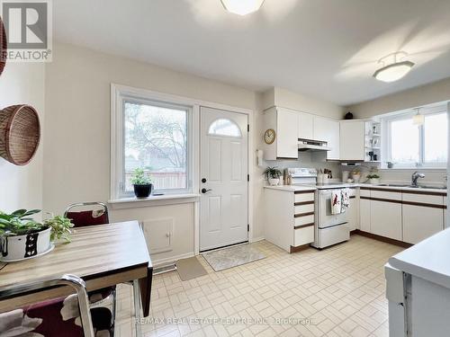 58 Ferndale Crescent, Brampton, ON - Indoor Photo Showing Kitchen